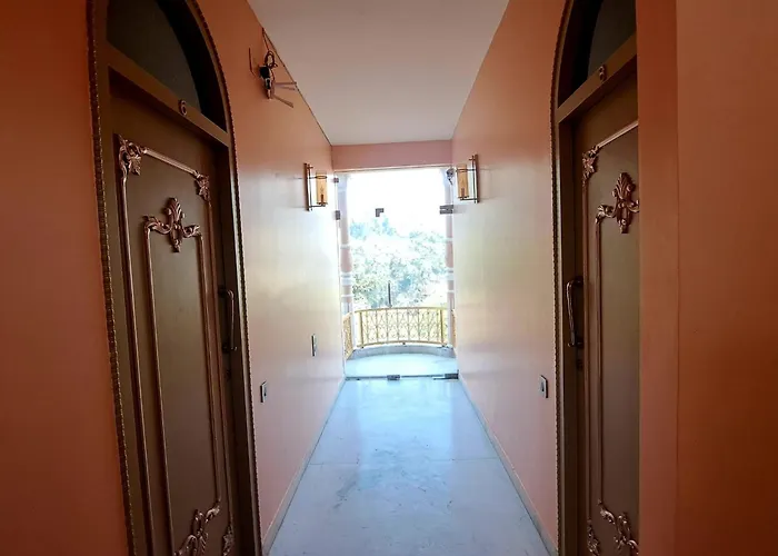 Ray Of Maya Near To Taj Mahal Agra 