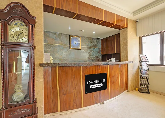 Super Townhouse Vadodara Railway Station Road Formerly Hotel Raajpath