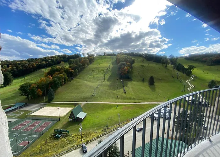 Slopeside Hotel, A Vail Resorts Property Champion