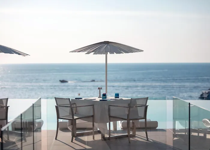 Kata Rocks Hotel