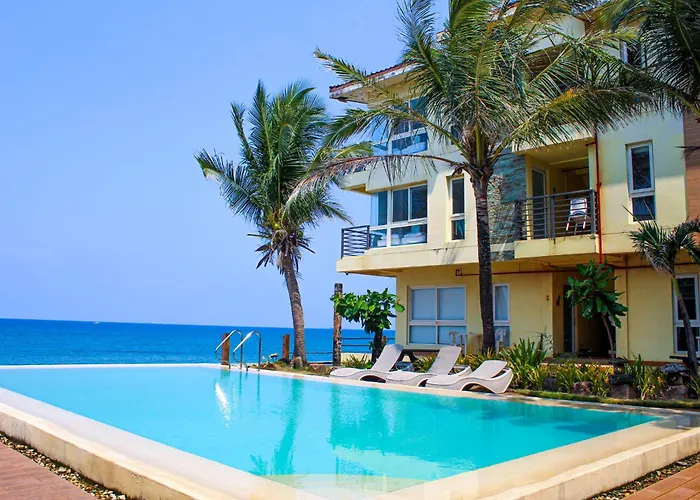 Brisa Marina Beach Resort Powered By Cocotel Morong 