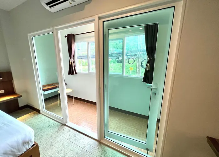 My Friend'S House Karon Hotel