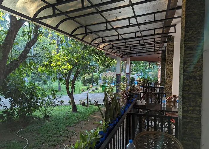 Peninsular Wood Resort Thattakad