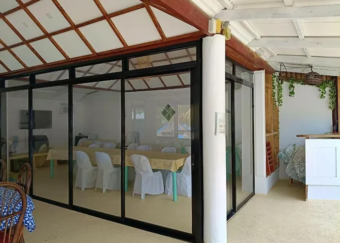 Artistic Beach Resort Maricalom