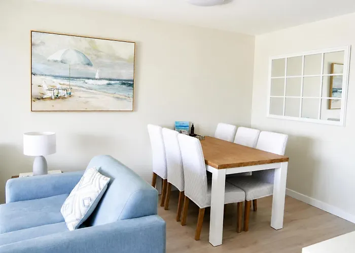 Pelican Cove Waterfront Apartment Gold Coast