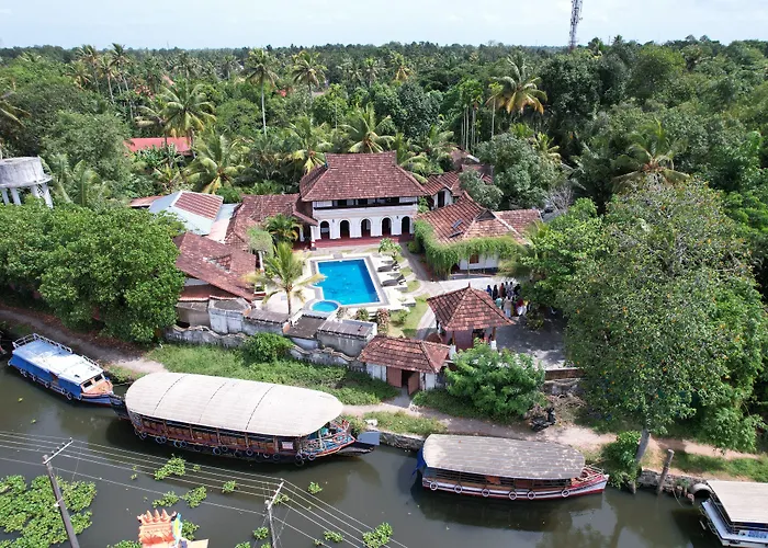 Kumarakom Tharavadu - Heritage Hotel