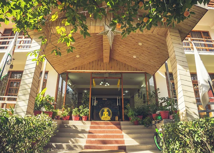 Persimmon Farmstead Hotel Manāli