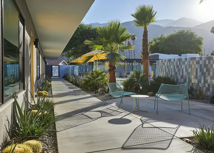 Twin Palms Resort - A Gay Men'S Resort Palm Springs