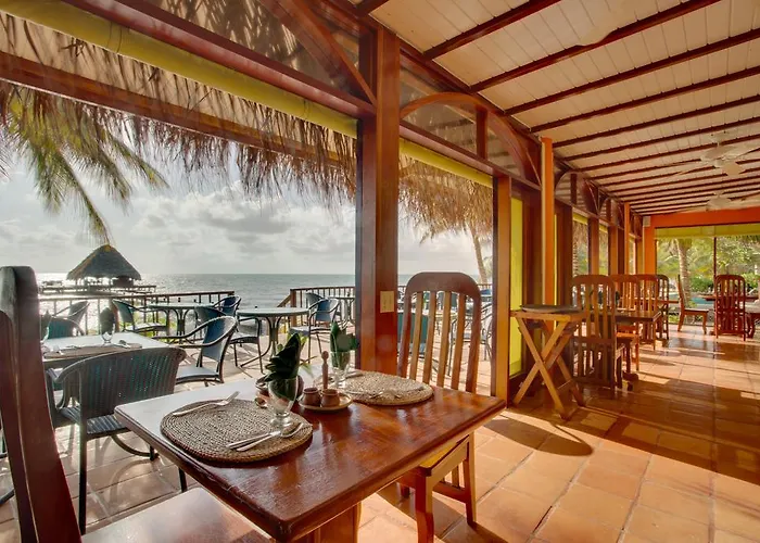 Robert'S Grove Beach Resort Placencia