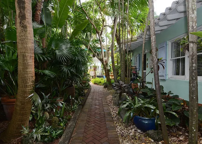 Pineapple Point Guesthouse & Resort - Gay Men'S Resort Fort Lauderdale