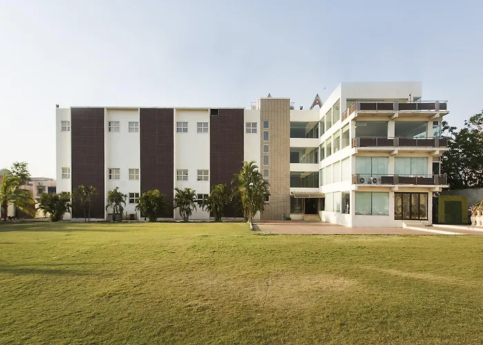 Oyo 14068 Rendezvous Resorts Aurangabad 