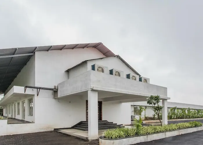 Oyo 18737 Praram Resorts Indore