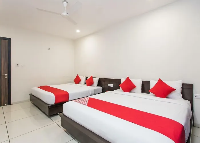 Oyo 18737 Praram Resorts Indore