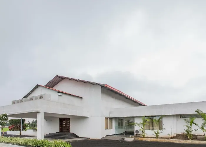 Oyo 18737 Praram Resorts Indore